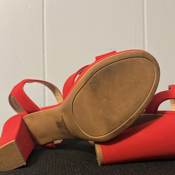 Red high heels - Picture 2 of 3